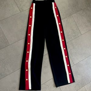 Female Zara Pants Size XS - great conditioned barely used it.